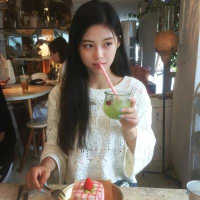 院子里的女人